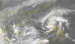 Chuyên gia thời tiết chỉ điểm đặc biệt cần chú ý của cơn bão số 13 đang tăng sức mạnh