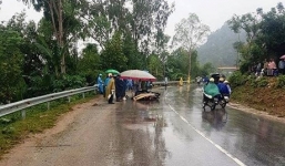 Xe máy đối đầu kinh hoàng, 3 người hàng xóm tử vong