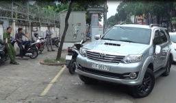 Ô tô và xe máy rượt đuổi nhau như phim hành động trên đường phố Sài Gòn