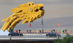 Đoàn xe chở Tổng thống Trump chạy trên đường Đà Nẵng