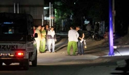 Sờ nhầm ngực bạn gái, một thanh niên bị đâm tử vong