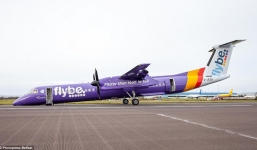 Hy hữu cảnh máy bay hạ cánh chúi mũi xuống đường băng