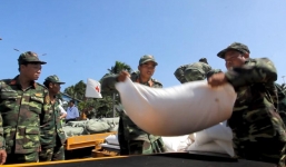 Tiến hành phân bổ 40 tấn hàng cứu trợ bão số 12 của Nga