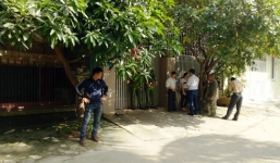 Con bàng hoàng phát hiện mẹ chết, bố nằm bất động trên vũng máu