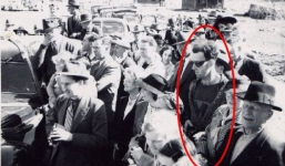 Bóc trần sự thật về bức ảnh xuyên nổi tiếng nhất thế giới