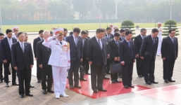 Chủ tịch Trung Quốc Tập Cận Bình viếng lăng Chủ Tịch Hồ Chí Minh