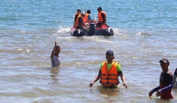 2 anh em ruột chết đuối thương tâm khi rủ nhau ra tàu cá chìm chơi