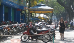 Sẽ tăng gấp 3 lần phí sử dụng lòng đường, hè phố Hà Nội?