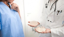 Nâng ngực chui, cô gái chuyển giới chết thảm