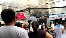 Nhiều người hoảng loạn nhảy qua ban công thoát khỏi căn nhà bị cháy