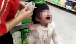 Ông nội tát cháu gái 4 tuổi chảy máu mũi vì không chịu đi thang cuốn