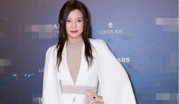 Triệu Vy xuất hiện rạng rỡ dù bị cư dân mạng chỉ trích vì gian lận chứng khoán