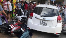 Vụ công an lái ô tô tông 7 xe máy: Chủ xe yêu cầu đền “xế” mới