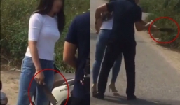 Bắt gặp chồng sắp cưới đi cùng phụ nữ khác, cô gái trẻ vác dao dọa dẫm tình địch giữa đường