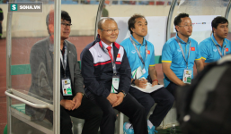 Bị 'ném đá' trên sân cỏ song có một mặt trận HLV Park Hang-seo đã chứng tỏ được tài năng