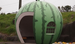 Những trạm xe buýt cực lạ khiến bạn phải thốt lên 'chỉ có thể là Nhật Bản'