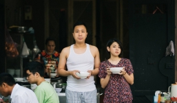 Chẳng ai như cặp đôi này, đi ăn sáng tiện thể chụp ảnh cưới vậy mà vẫn hút cả nghìn like