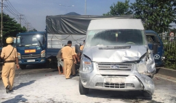 Ô tô chở 10 người nước ngoài bốc cháy sau tai nạn 6 xe tông liên hoàn