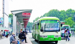 Hàng loạt cán bộ điều hành xe buýt bị đình chỉ