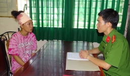 'Nữ quái' 17 tuổi cầm đầu băng nhóm cướp taxi