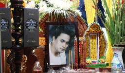 Nhiều nghệ sĩ 'đội mưa' tới đưa tiễn diễn viên Nguyễn Hoàng