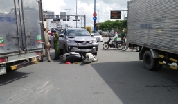 Người phụ nữ nguy kịch sau khi bị ô tô 7 chỗ húc văng nhiều mét trên đường