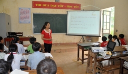 Bắt khẩn hiệu trưởng 'tham ô' 6 tấn gạo của học sinh dân tộc bán trú