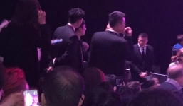 Cảnh sát Trung Quốc ập vào, yêu cầu hủy buổi tiệc của Victoria's Secret 2017