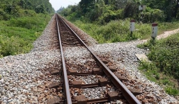 Cố tình vượt rào chắn, người đàn ông bị tàu hỏa đâm tử vong