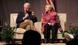 Cựu tổng thống Bill Clinton bị 4 phụ nữ cáo buộc quấy rối tình dục