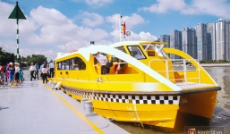 Người Sài Gòn chính thức được đi buýt đường sông ngày 25/11 với giá vé 15.000 đồng/lượt