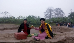 Nữ diễn viên tiết lộ hậu trường thiếu thốn khi quay phim Việt đang gây tranh cãi