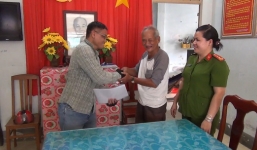 Cụ ông nghèo trả lại 50 triệu đồng cho người đánh rơi