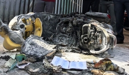 Hẹn vợ cũ ra nói chuyện, chồng bất ngờ xông vào đánh rồi đốt xe