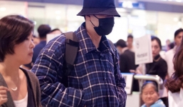HOT: Tài tử 'Giày thủy tinh' So Ji Sub bịt khẩu trang kín mít, xuất hiện chớp nhoáng ở sân bay Tân Sơn Nhất