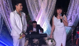 Cát Phượng - Kiều Minh Tuấn bối rối khi bị 'ép' nhận hoa cưới từ Kelvin Khánh và Khởi My