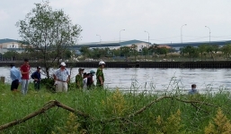 Phát hiện thi thể nam thanh niên đang phân hủy nổi trên sông ở Sài Gòn 