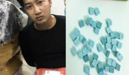 Bắt quả tang bảo vệ vũ trường 'tuồn' ma túy cho các dân chơi