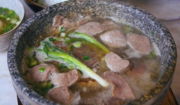 Không chỉ bánh mì, Sài Gòn giờ còn có cả tô phở lên tới 2,3 triệu