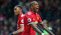 Lukaku cùn đơ, hàng công 'loạn đao pháp', Man United vẫn ăn may hạ gục tân binh