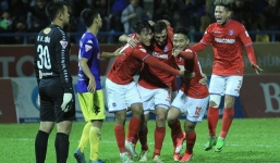 V-League hạ màn: Lạ lùng với cái 'đen đủi' của Hà Nội, 'may mắn' của HAGL