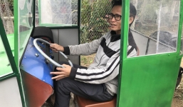 Bố tự chế 'xế hộp' 15 triệu đồng chạy điện để chở con đi học
