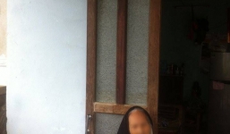 Cụ bà 107 tuổi nhận “quà cứu trợ lũ lụt” là… 2 gói băng vệ sinh gây xôn xao: Chính quyền địa phương nói gì?!