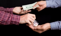 Bi hài hai nhóm cảnh sát chìm 'choảng nhau' vì tưởng nhầm là tội phạm