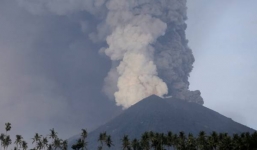Hàng chục người Việt bị mắc kẹt vì núi lửa Bali phun trào