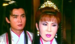 Kỳ lạ sao nữ 51 tuổi thích chi tiền để đóng vai mỹ nữ cặp các nam diễn viên đáng tuổi con