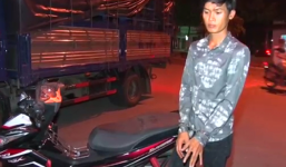 Nghi bị thuê chở bò trộm, tài xế chạy xe thẳng vào trụ sở công an trình báo