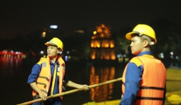 200 công nhân nạo vét, làm sạch Hồ Gươm xuyên đêm