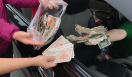 Không nhận 200, tài xế nhất quyết chỉ lấy 100 đồng tiền thừa tại BOT Cai Lậy