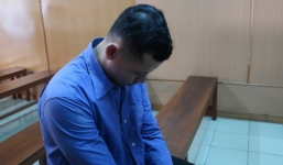 Xe ôm bị ngáo đá đâm tử vong khi ngồi đón khách